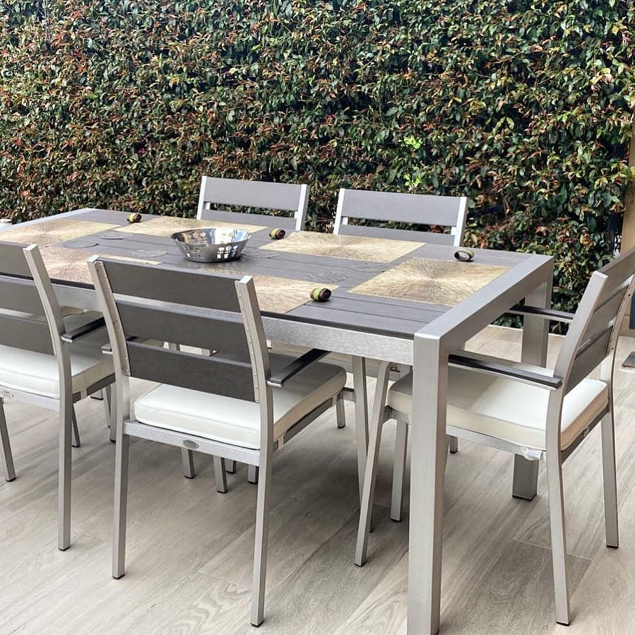 Comedor NIZA con mesa rectangular y sillas