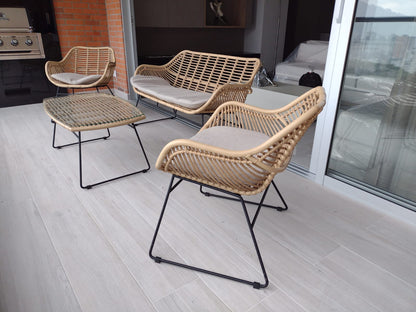 Vista de sala CANGGU, conjunto de sofás de acero inoxidable con fibra termoplástica beige para balcón
