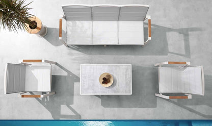 Vista de sala CEDAR, conjunto de sofás de aluminio con textilene y detalles de madera teca natural