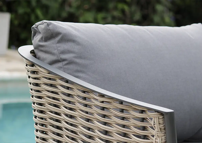 Vista de sala GUAJIRA negra, conjunto de sofás de aluminio con fibra termoplástica para terraza cubierta
