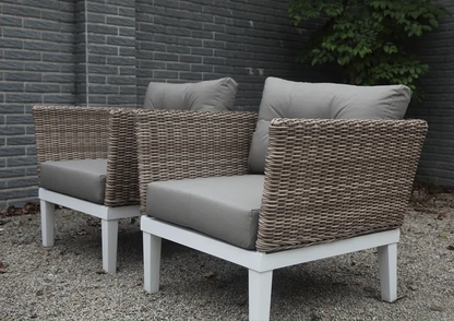 Vista de sala MARATUA café, conjunto de sofás de aluminio con fibra termoplástica y mesa de centro