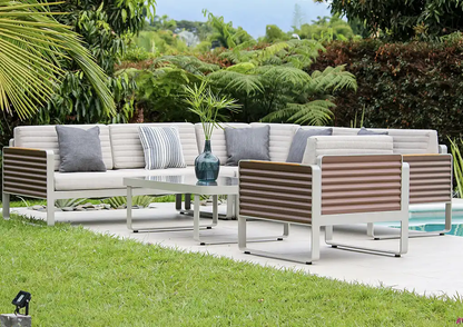 Set de sala PORTLAND, sala de aluminio plata con madera teca, aluminio corrugado y cojines beige
