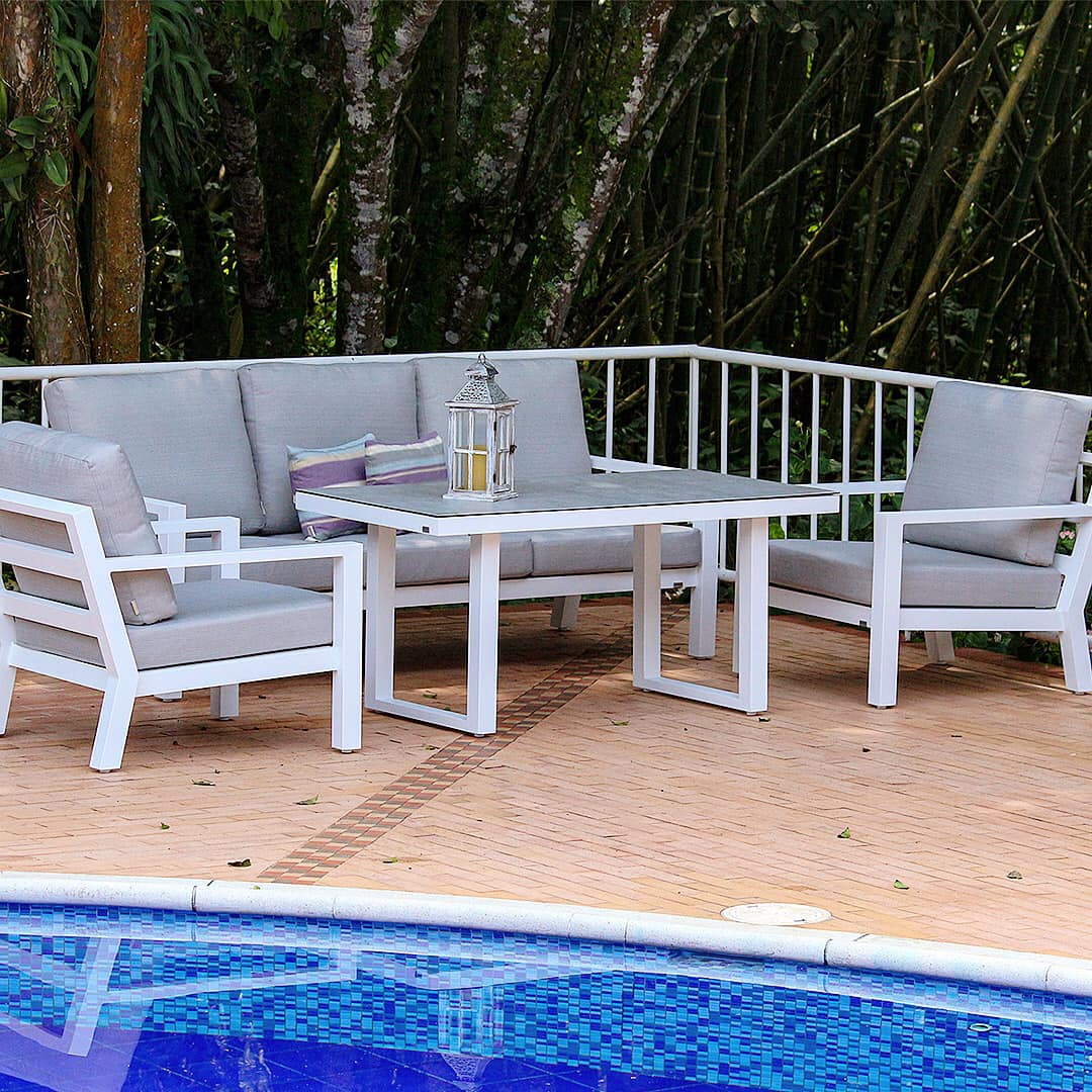 Set de sala SALINE blanco, sala de aluminio con sofá triple y mesa altura comedor para terraza cubierta
