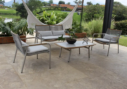 Vista de sala VELEROS, conjunto de sofás de acero inoxidable con cuerdas grises y mesa de centro