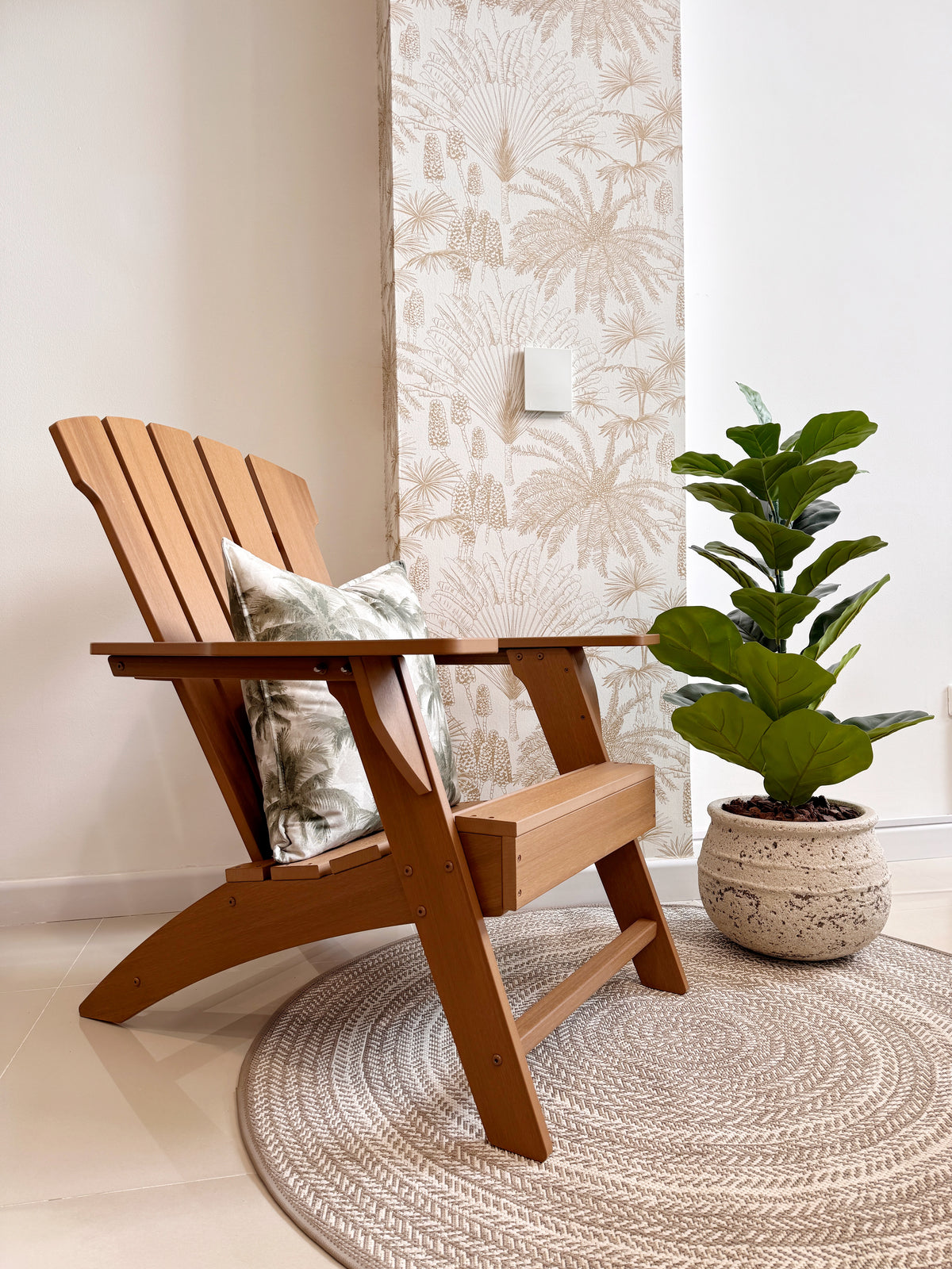 Silla ADI color Teka con acabado simulación madera para terraza y exterior