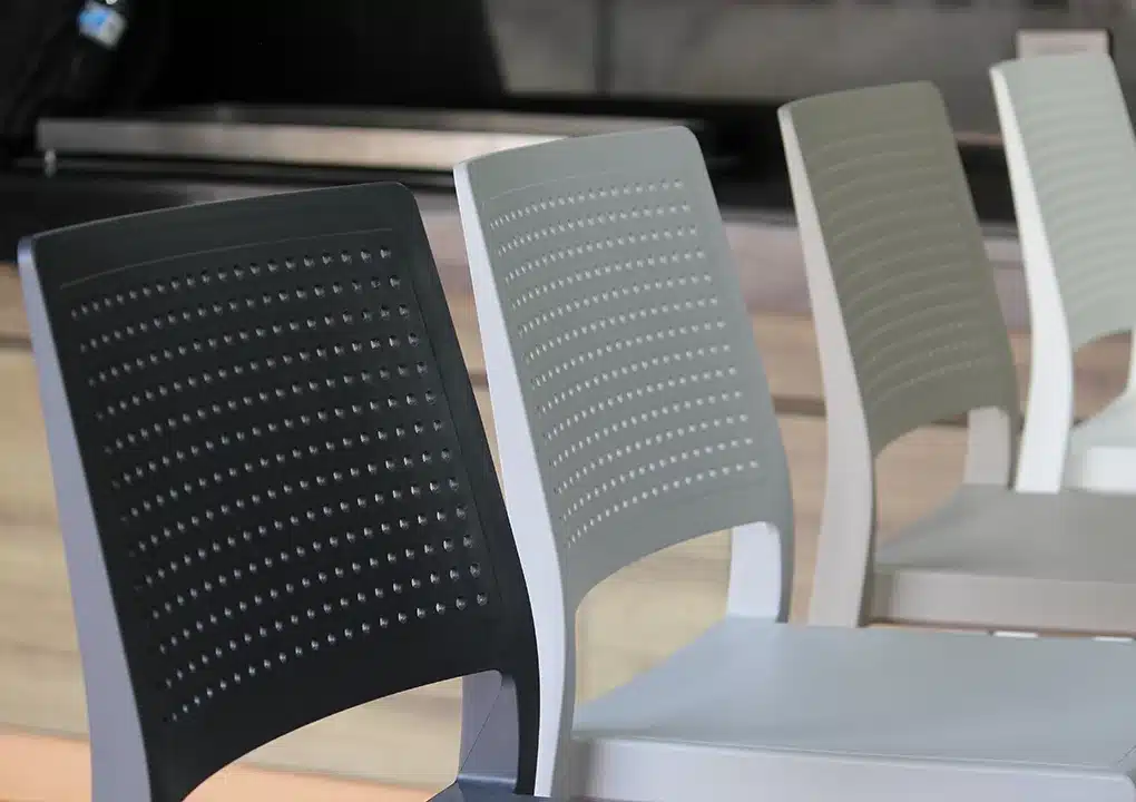 Silla bar PREGO en negro, gris plata, beige y blanco, sillas altas apilables de tecnopolímero
