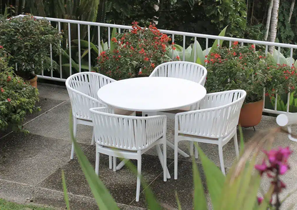 Mesa de comedor CIEL con silla COSTEIRA, mesa redonda de resina Ø 105cm apta para intemperie
