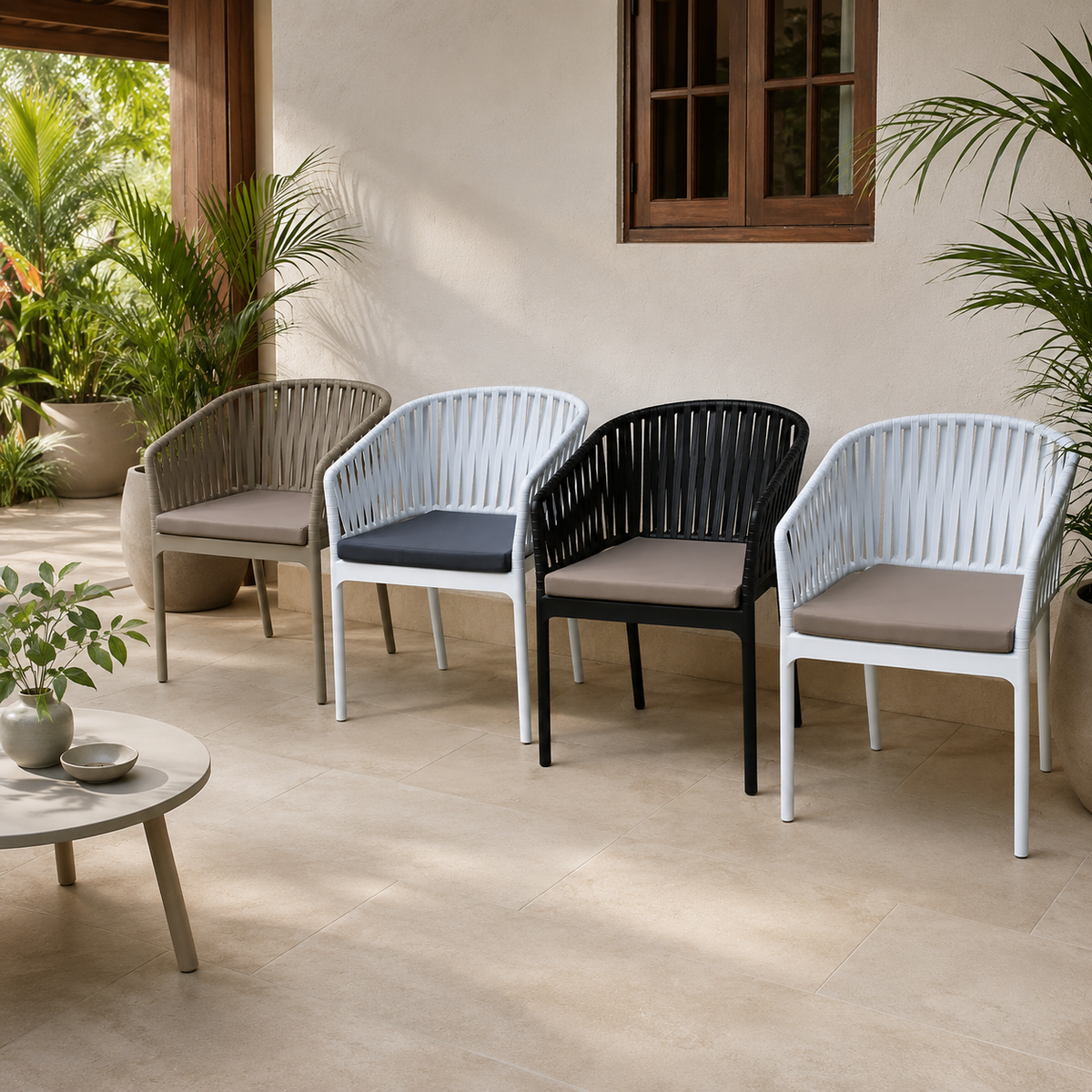 Silla COSTEIRA disponible en colores Taupe, Negro y Blanco para exterior