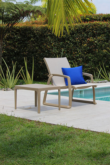 Sofá sencillo MARE taupe, sofá de resina con malla sintética apto para intemperie para terraza
