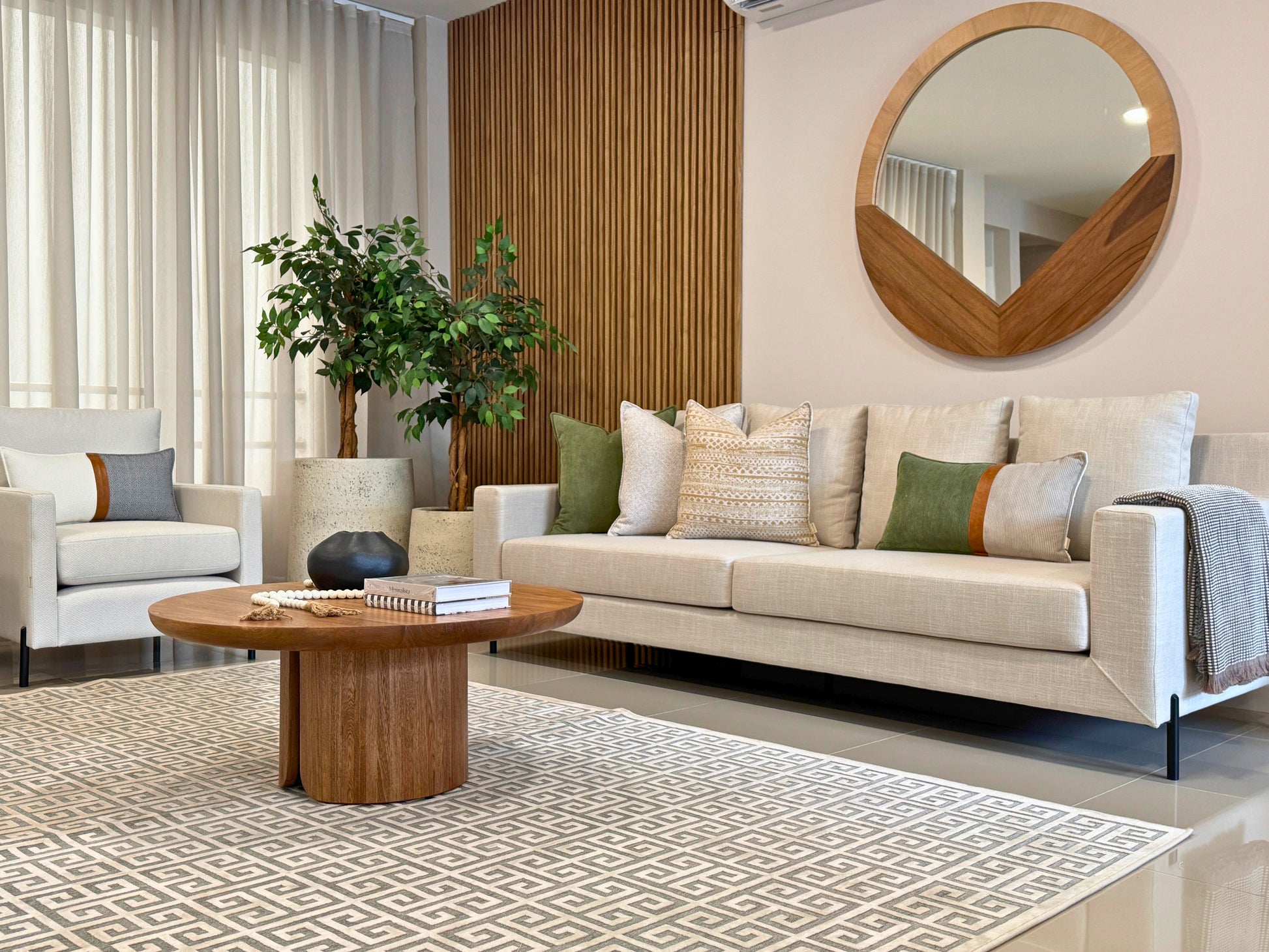 Sofá TOKIO en tela, mobiliario interior moderno con patas metálicas negras