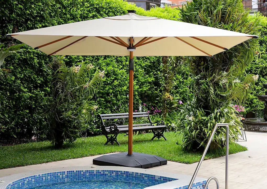 Sombrilla KIOSK WOOD cuadrada con luces LED solares, parasol acabado madera para exterior