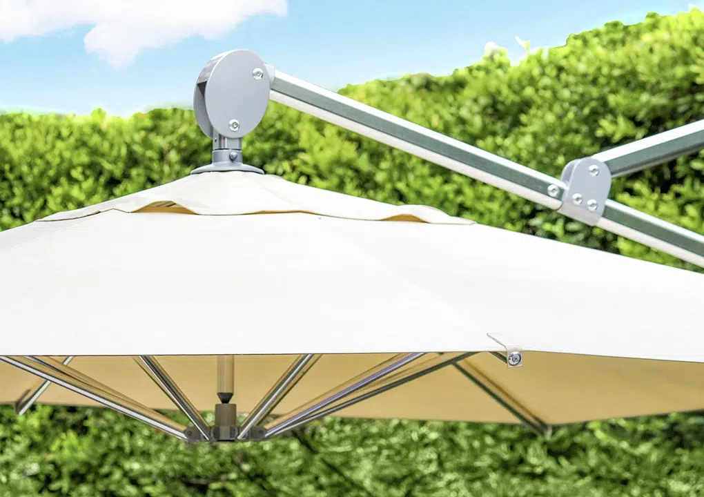 Vista de sombrilla MENORCA con rotación 360°, parasol cuadrado con manivela de lujo para jardín