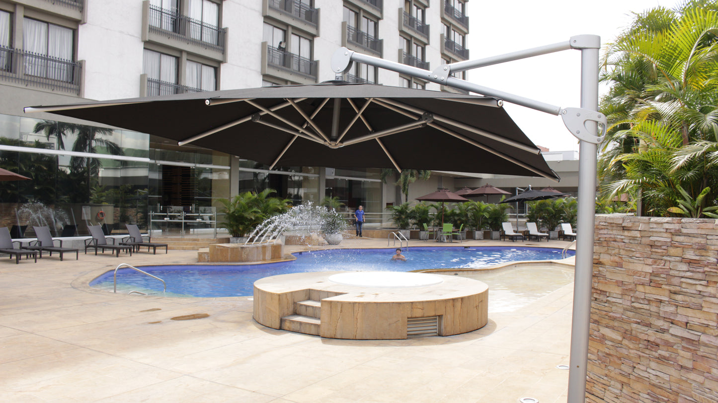Vista de sombrilla PALMA en jardín, parasol cuadrado de aluminio con base móvil