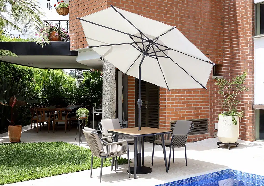 Sombrilla SICILIA redonda con iluminación LED solar, parasol con inclinación y rotación 360° estructura negra